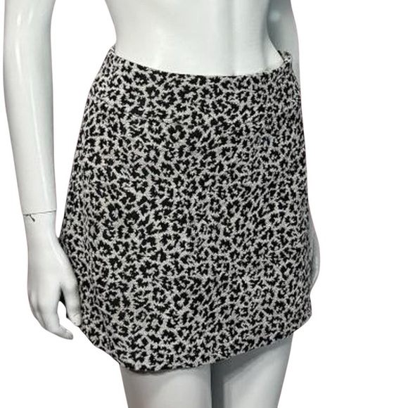 Abercrombie & Fitch Mid-rise black and white leopard print skirt - Picture 2 of 4